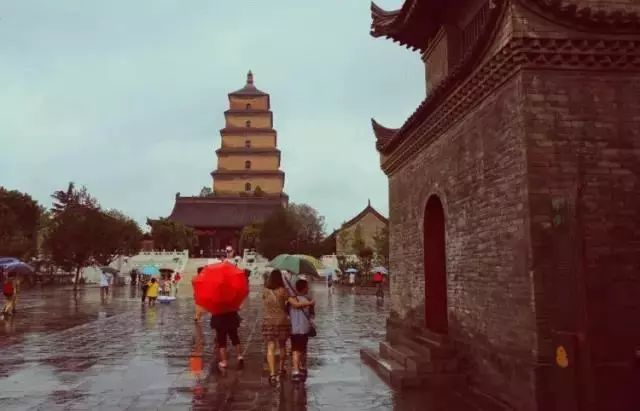 西安下大雨最新，古城雨中的别样风情与文化韵味